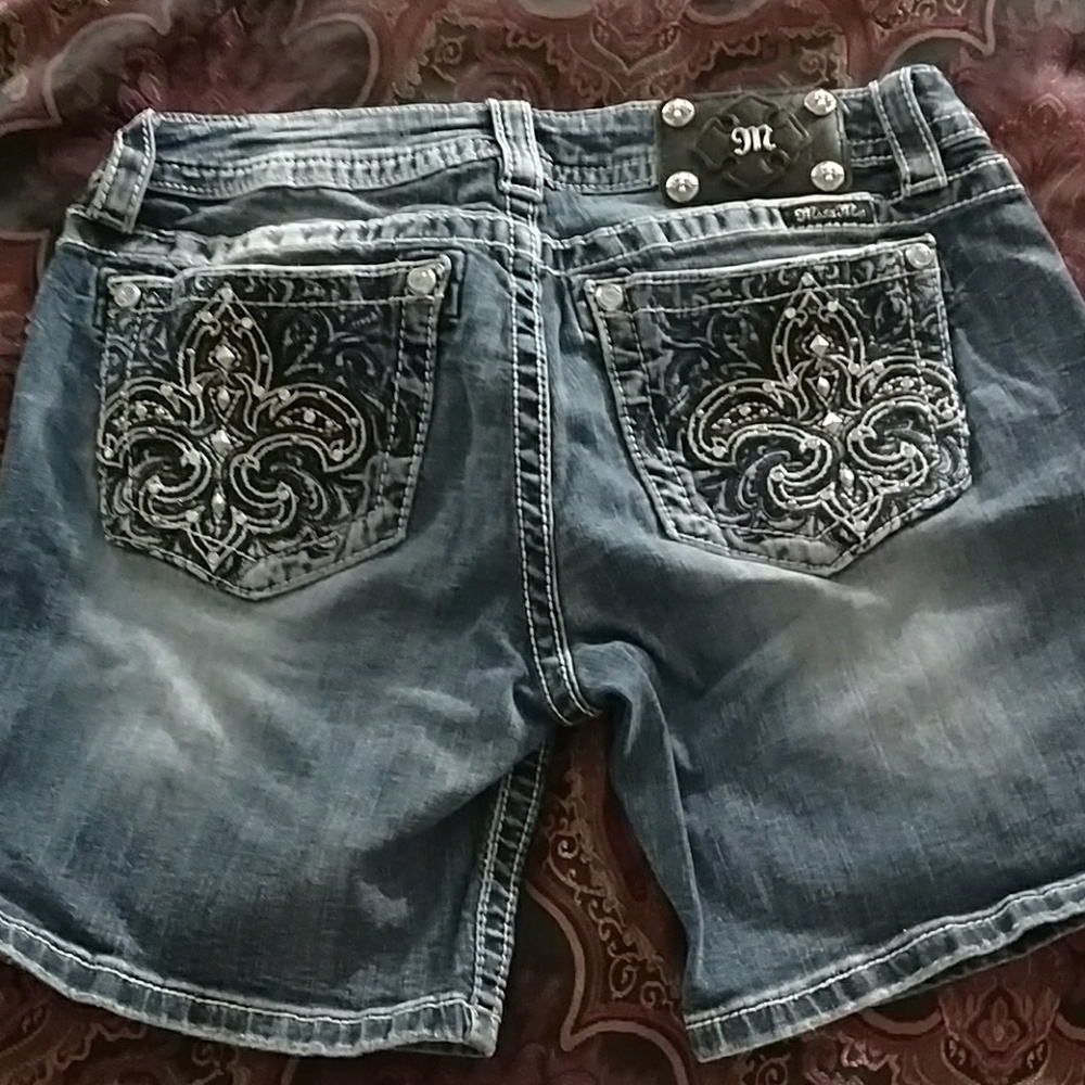 Miss Me signature mid short